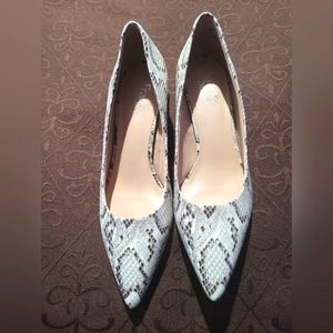 NWT Franco Sarto snakeskin print pumps.